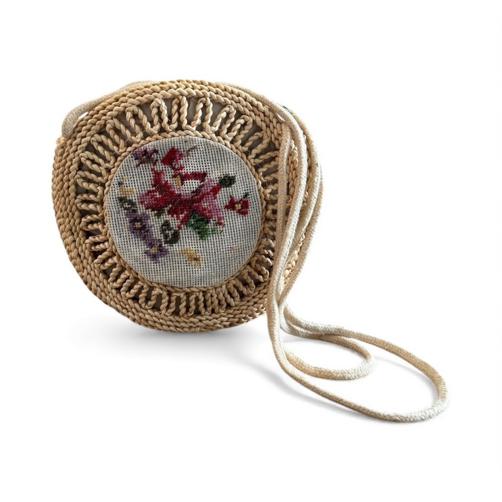 Vintage Floral Embroidered Straw Round Bag